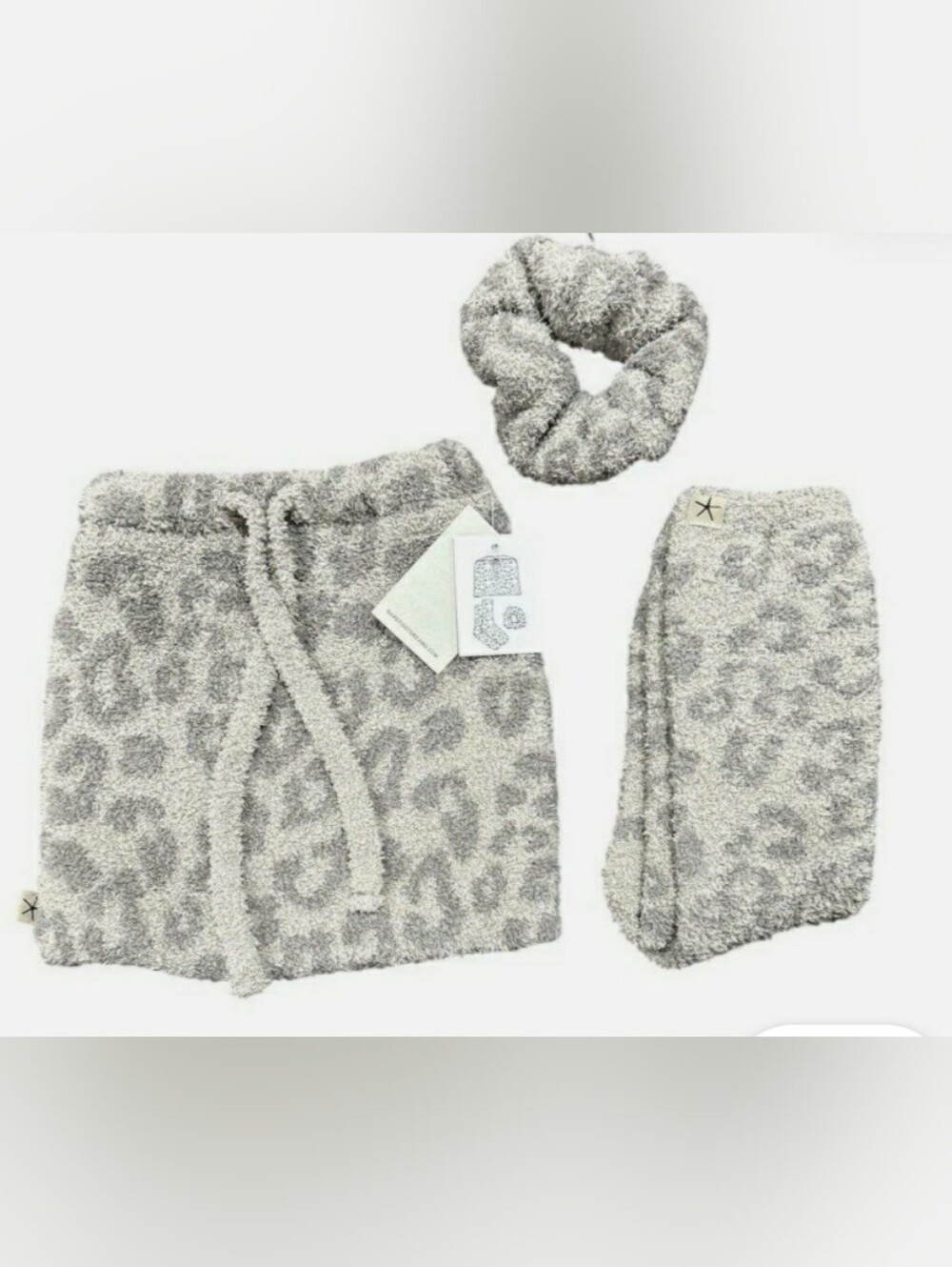 Barefot Dreams Cozy Chic leopaed print scrunchie socks en gifit bag